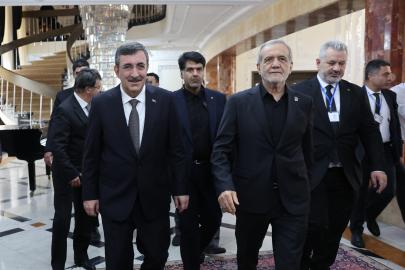Cumhurbaşkanı Yardımcısı Yılmaz Hamaney'in cenaze töreni için Tahran'da