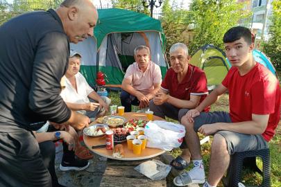 Edirne doldu taştı: Otellerde yer kalmadı, çadırlarda kalıyorlar