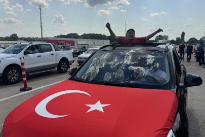 Kapıkule'de gurbetçi yoğunluğu: "Hep eksiğiz, buraya gelince tamamlanıyoruz"