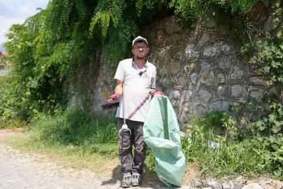 Yol kenarında servet buldu, polise teslim etti