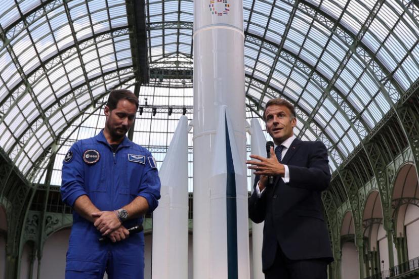 Macron'dan uzayda bağımsızlık çağrısı. "Yolcu mu olacağız, pilot mu?"