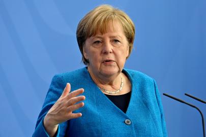 Merkel'den aşırı sağcı AfD'nin seçim zaferi sonrası ilk yorum. "İçim kan ağlıyor"