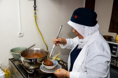 Tadan bir daha istiyor, kaşık kaşık şifa dağıtıyor. Ne tarhana ne mercimek, kuşburnundan yapılıyor